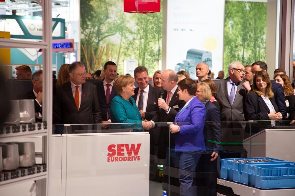 Bundeskanzlerin Dr. Angela Merkel besucht SEW-EURODRIVE auf der Hannover Messe