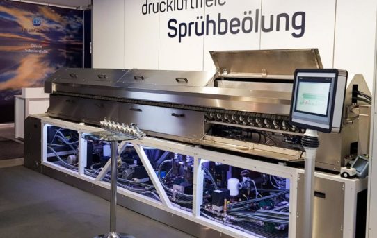 Einzigartige Sprühbeölung mit bis zu 4.800 Millimeter Sprühbreite auf der Blechexpo