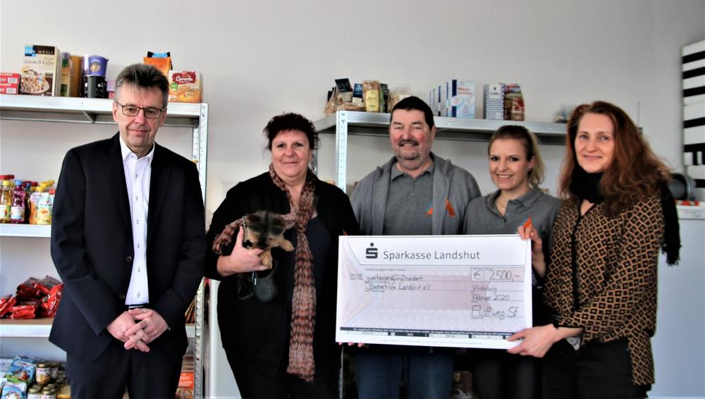 Nachträgliches Weihnachtsgeschenk für Pater Viktrizius Haus und die Berberhilfe Landshut