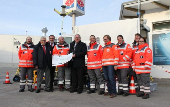 MAHA-Stiftung spendet 10.000 Euro an Schnelleinsatzgruppe des Bayerischen Roten Kreuzes