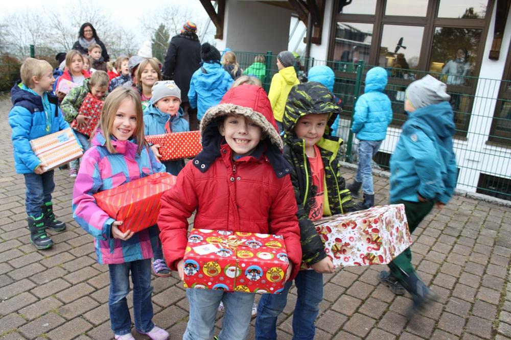 MAHA Weihnachtspäckchen Aktion sorgt für strahlende Kinderaugen