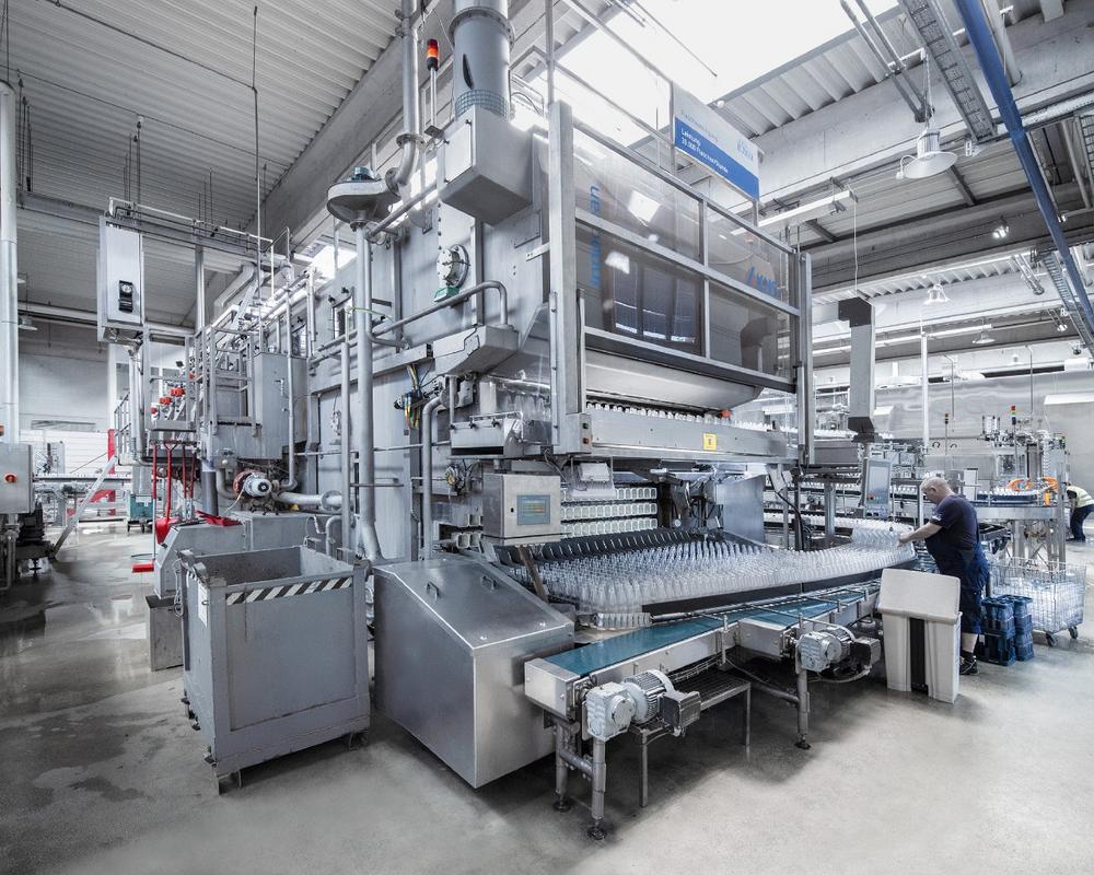 Umbau statt Neuinvestition: KHS steigert Effizienz und Wirtschaftlichkeit bei der Flaschenreinigung