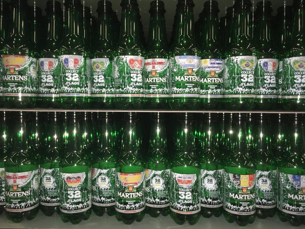 Belgische Brauerei Martens bedruckt zur Fußball-WM Flaschen mit Direct Print Powered by KHS™