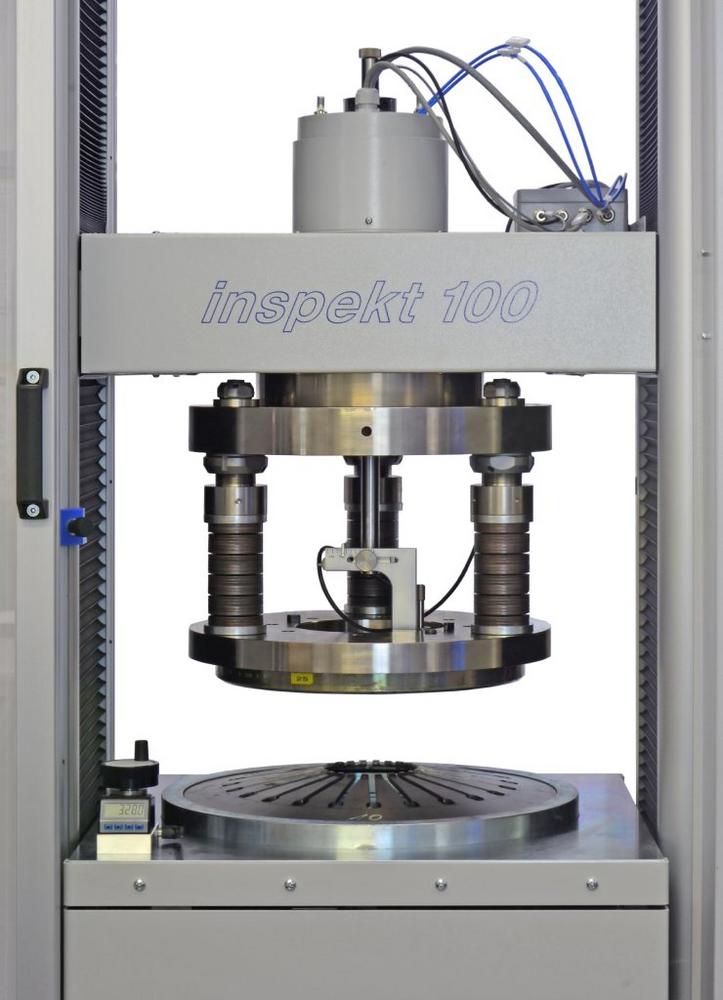 Prüfung von Tellerfedern mit der Universalprüfmaschine inspekt 100 kN