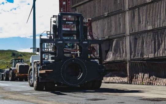 Groß – größer – 60 Tonnen: KAUP konstruiert, produziert und liefert die größten Drehgeräte für Gabelstapler