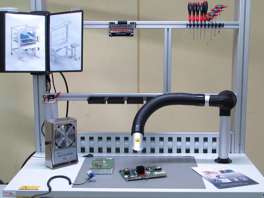 Lean Production: Wie ein Solinger Maschinenbauer mit ergonomischen Montageplätzen für enorme Arbeitszeitersparnis sorgt