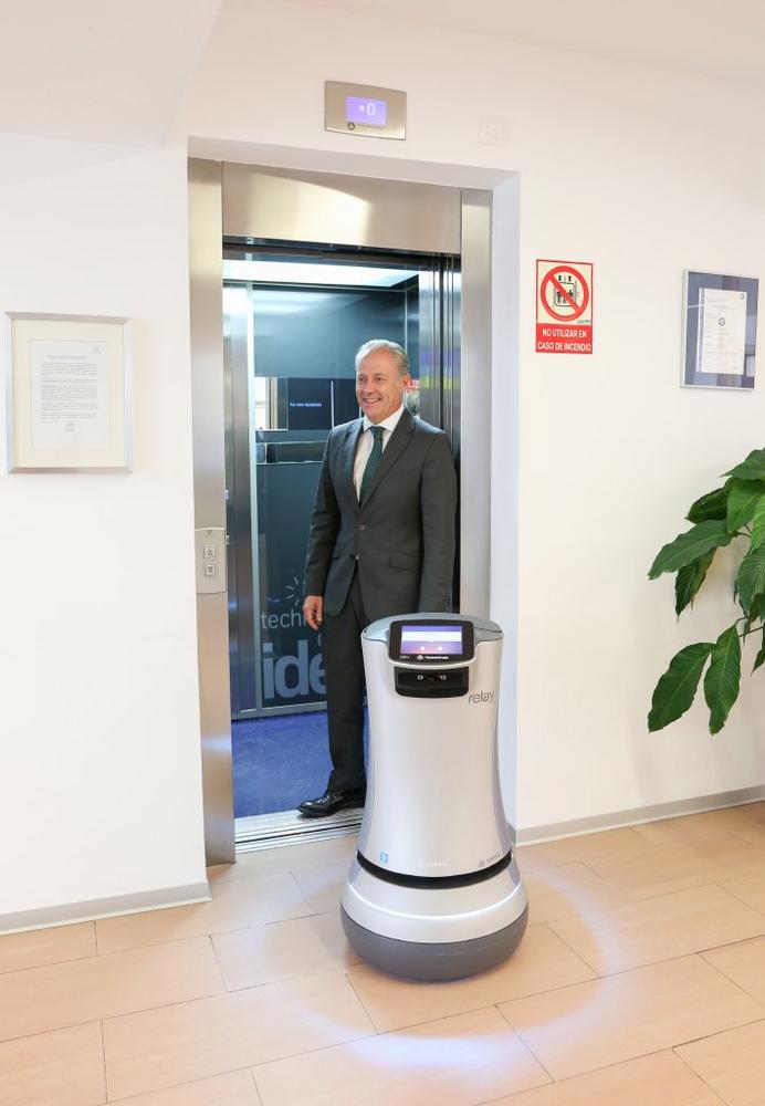 thyssenkrupp lässt für nahtlose Abläufe in Gebäuden Roboter mit Aufzügen kommunizieren