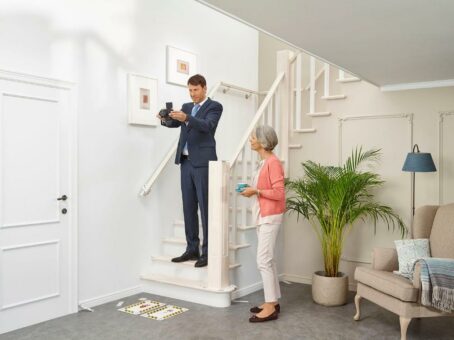 Für mehr Lebensqualität und Mobilität im Alter: thyssenkrupp Elevator macht revolutionäre HoloLinc-Technologie für Treppenliftproduktion am morgigen Donnerstag beim Digital Kindergarten 2019 erlebbar