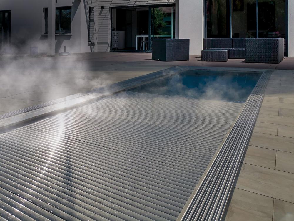 Poolabdeckungen von WaterBeck schützen das Wasser auch im Winter