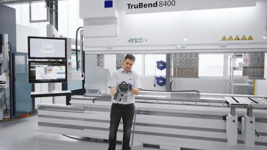 Leistungsstark, automatisiert, nachhaltig: TRUMPF bringt neue Biegemaschine für XXL-Teile auf den Markt
