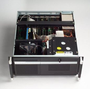 ACP-4320 – Leistungsstarkes Industrie-PC-Gehäuse für 19Zoll Rackeinbau mit zwei SATA-Hot-Swap-Festplatteneinschüben