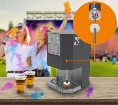 Ein Prost auf den Sommer! Neuer Roboter mit igus Linearführung zapft Bier in Sekunden