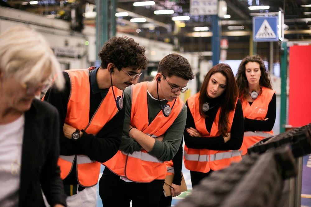 Studenten des IED bringen sich kreativ in die Produktentwickling bei FPT Industrial ein