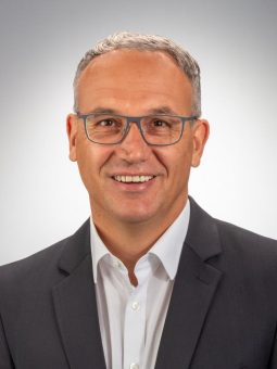 Eckhard Schäfer leitet Service-Geschäft der Photonics Systems Group
