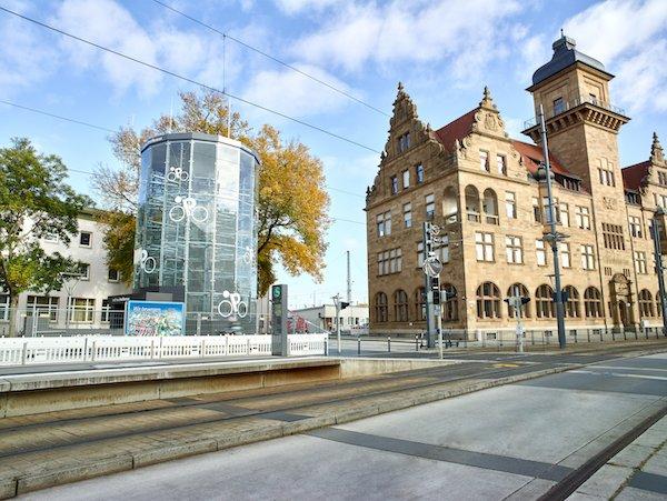 WÖHR Bikesafe in Heilbronn: 122 Räder auf Fläche mit 7,5 Metern Durchmesser - am Hauptbahnhof Heilbronn steht das modernste Fahrradparkhaus Deutschlands