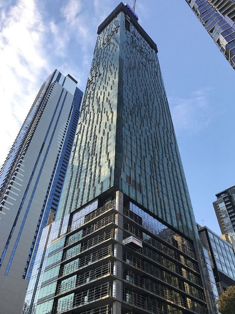 WÖHR Multiparker 740 im Skytower Victoria One – flächenschonend Parken im höchsten Wohnhochhaus Melbournes