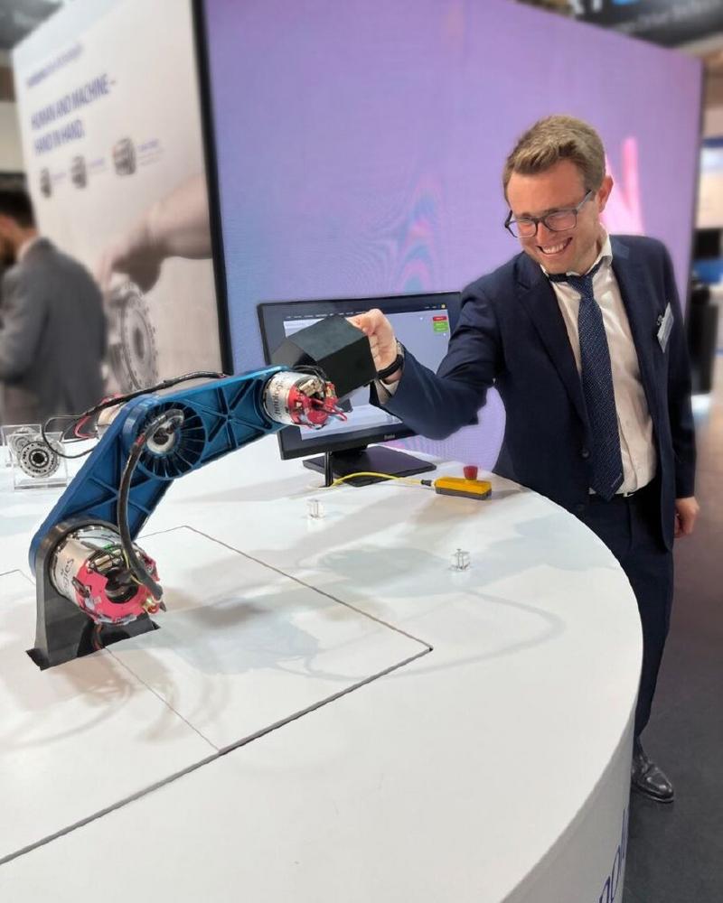 Sumitomo Drive Technologies: Besucher-Roboter-Interaktion auf der  Automatica 2023