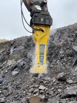 Epiroc HB 7000 im Basaltsteinbruch – Mendiger Basalt setzt auf HB 7000 mit Full-Service Mietvertrag
