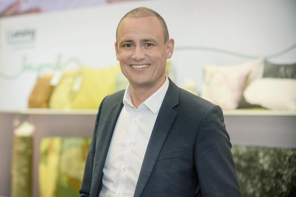Zusammenarbeit der KARL MAYER GROUP mit der Lenzing Group fördert Innovationen für nachhaltigere und schicke Flachstrick- und Wirkwaren