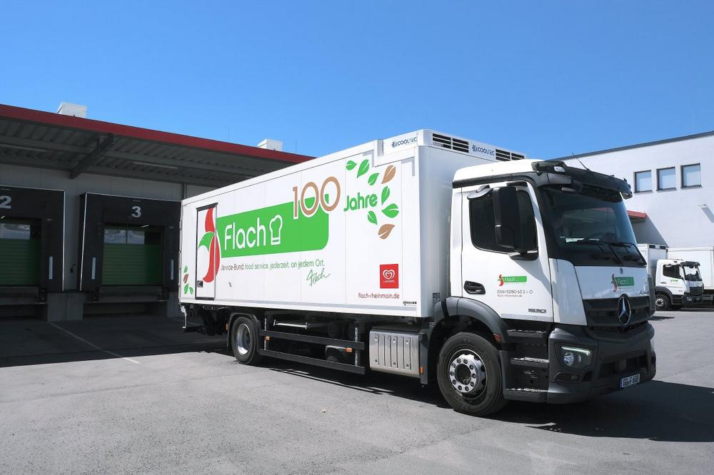 Nachhaltigkeit als Unternehmensziel: Flach setzt im Verteilerverkehr auf ECOOLTEC TM182