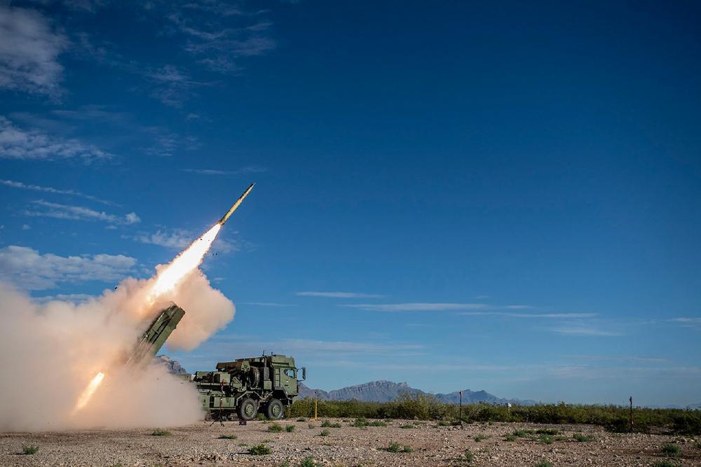 Rheinmetall und Lockheed Martin führen erstes scharfes Schießen mit dem GMARS-Werfer durch