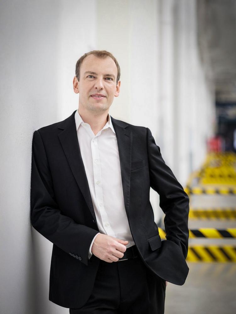 Hochleistung trifft auf energieeffiziente Robotik: KHS Innopal PLR geht in Serienreife