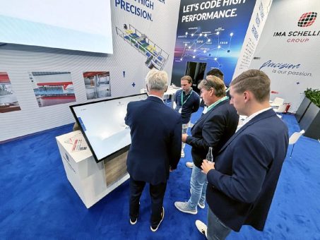 Auf der K 2025 präsentierte IMA Schelling Precision vernetztes Denken im Kunststoffzuschnitt