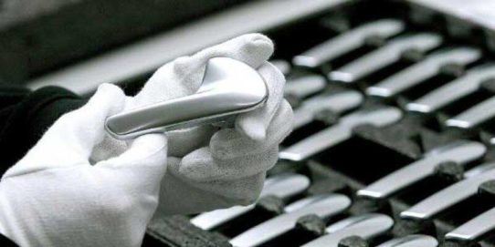 FGK-Leitfaden: Prüfungen von Kunststoffteilen mit Echtmetalloberflächen