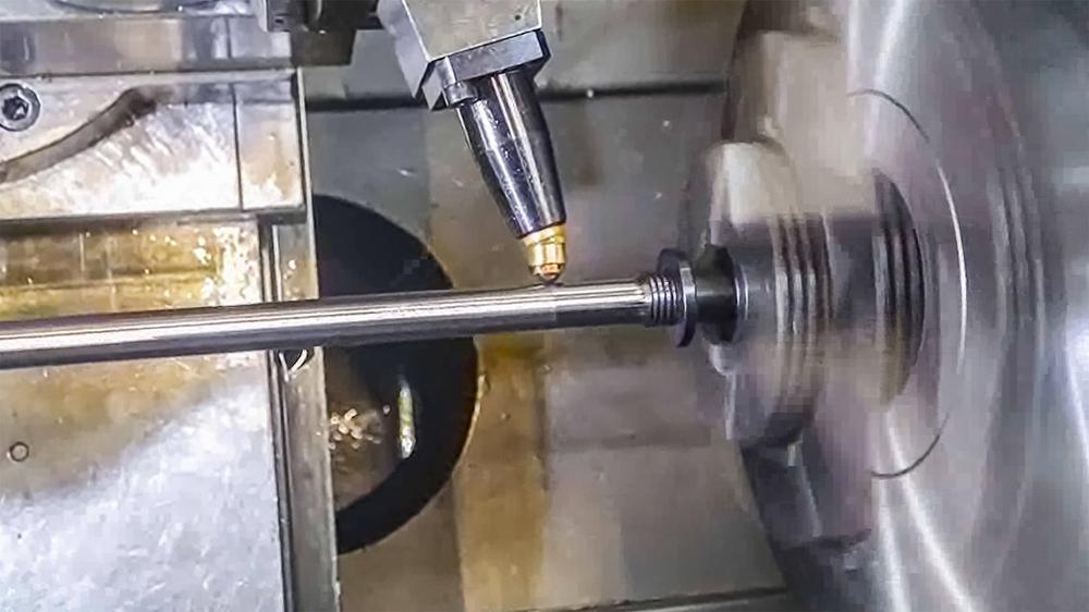 Festwalzen von Dehnschrauben: 100 % Dauerfestigkeit in 28 Sekunden