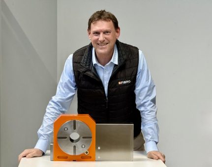 FIBRO Rundtische erweitert Produktportfolio mit Orange Tables