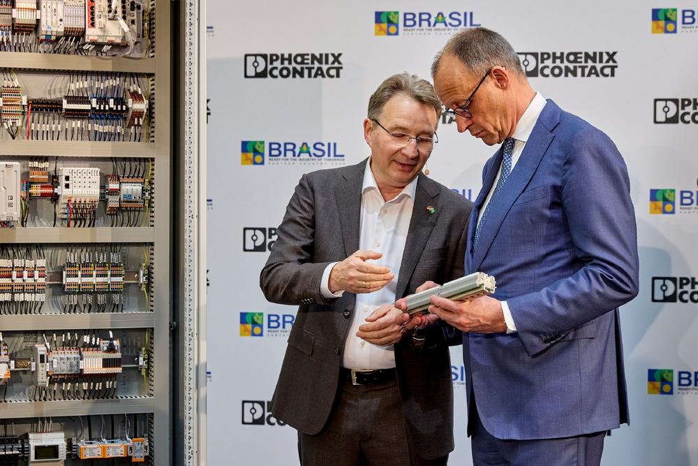Bundeskanzler Friedrich Merz besucht Phoenix Contact auf der Hannover Messe