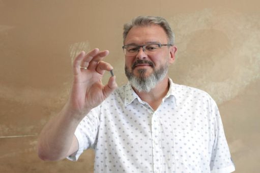 Ein weiterer Meilenstein in der Verbindungstechnologie: Die Selbstdichtende Blindnietmutter HONSEL crimpSEAL