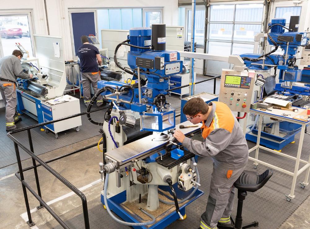 15 KNUTH Werkzeugmaschinen für die Ausbildung bei thyssenkrupp MillServices
