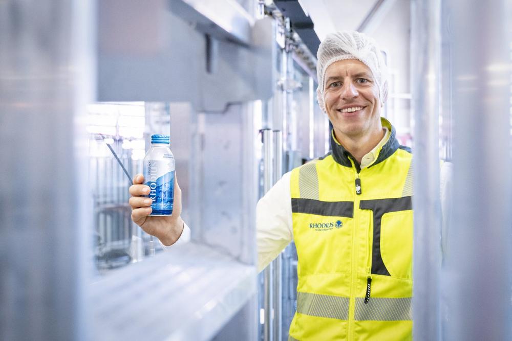 Vorreiter – RHODIUS Mineralquellen und KHS realisieren Pionierprojekt mit wieder-verschließbaren Aluminiumflaschen